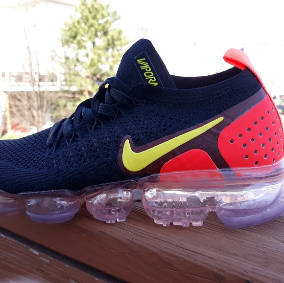 black and red vapormax womens